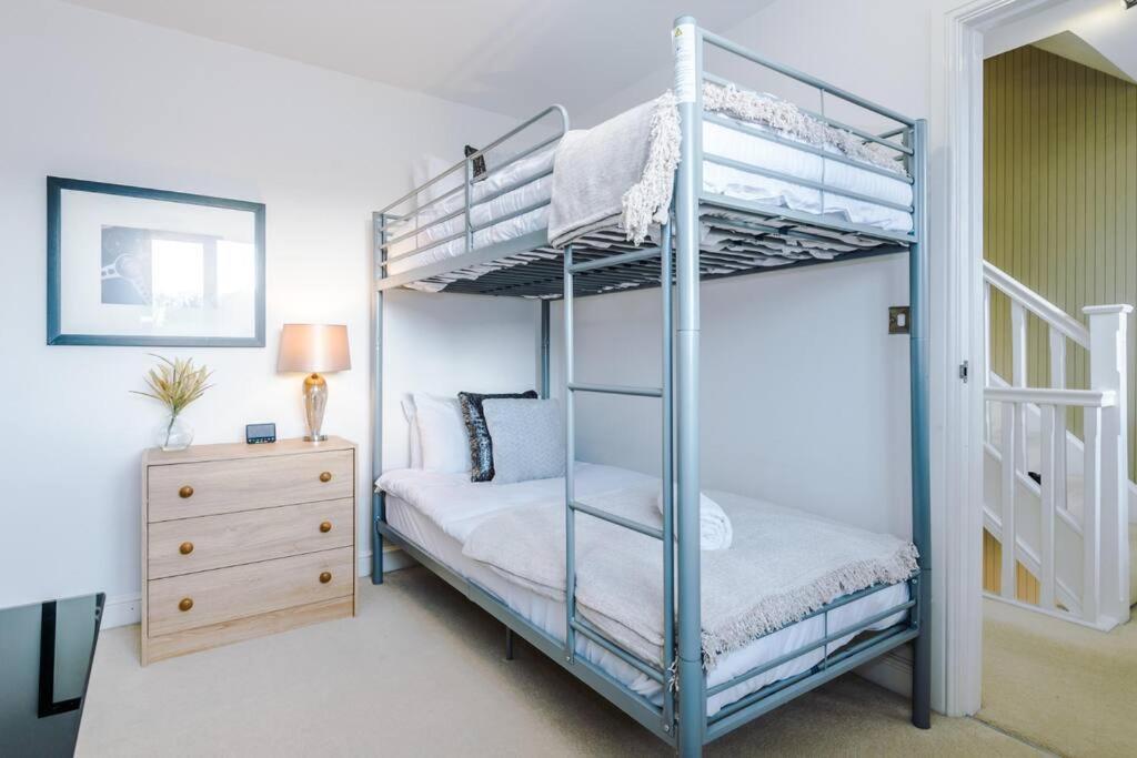 Stylish Townhouse Chester City Centre With Parking Εξωτερικό φωτογραφία
