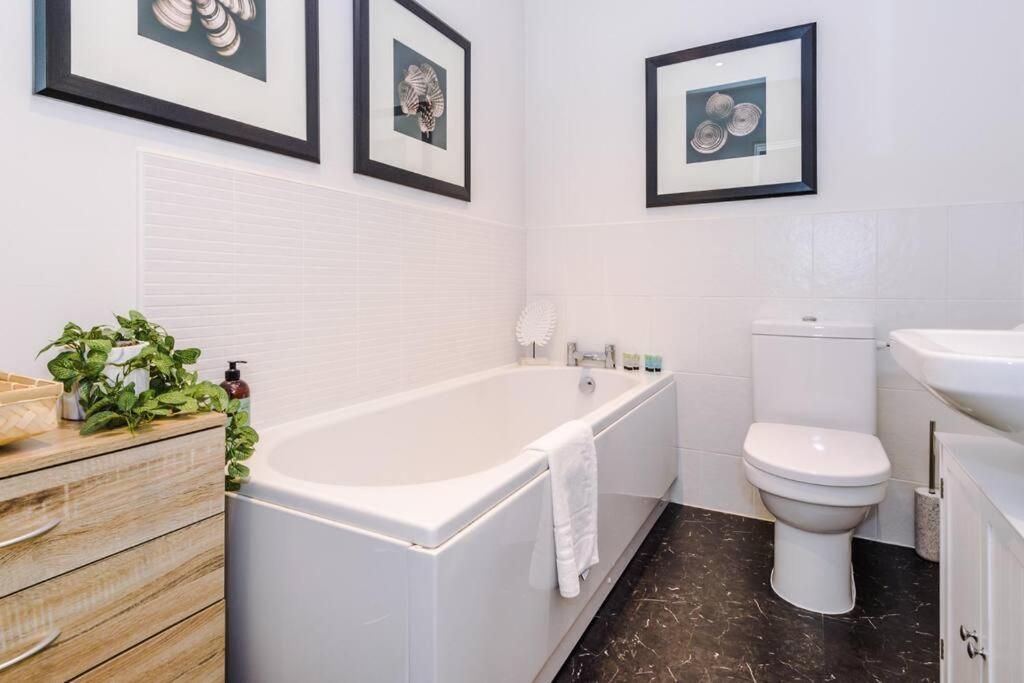 Stylish Townhouse Chester City Centre With Parking Εξωτερικό φωτογραφία