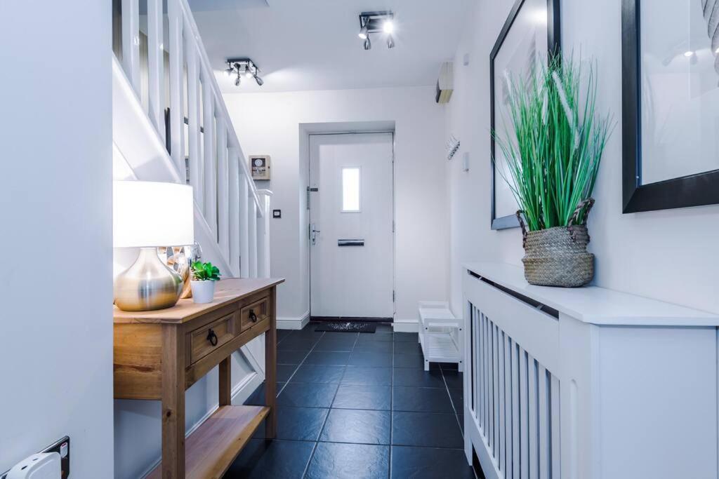 Stylish Townhouse Chester City Centre With Parking Εξωτερικό φωτογραφία