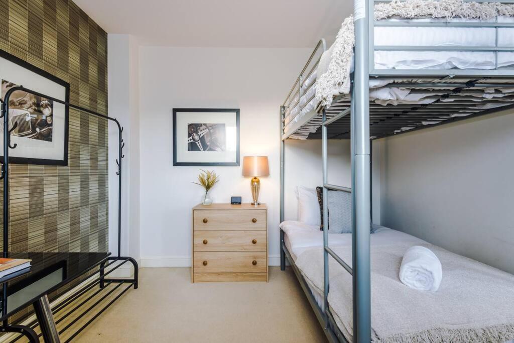 Stylish Townhouse Chester City Centre With Parking Εξωτερικό φωτογραφία