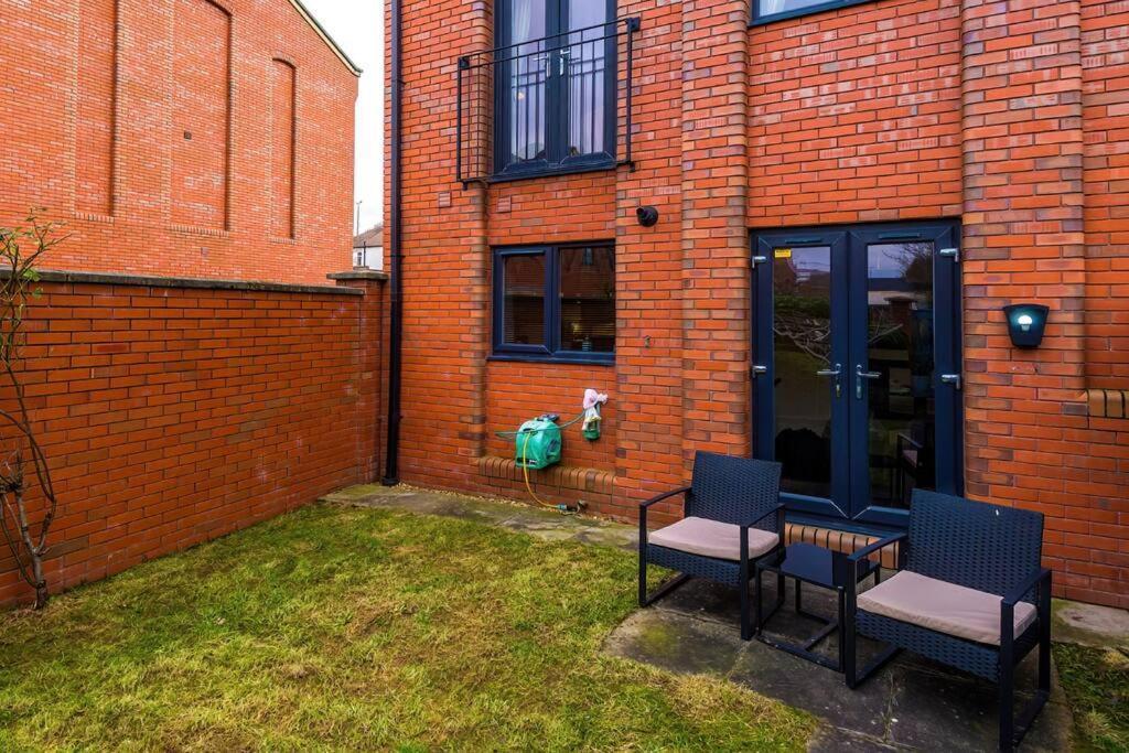 Stylish Townhouse Chester City Centre With Parking Εξωτερικό φωτογραφία