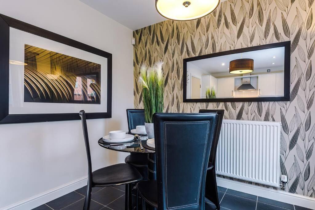 Stylish Townhouse Chester City Centre With Parking Εξωτερικό φωτογραφία